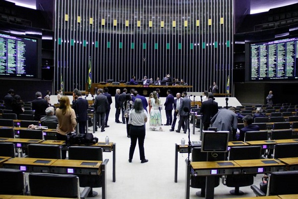 Câmara pode votar nesta quarta-feira MP que limita reajuste de taxa de ocupação dos terrenos da União