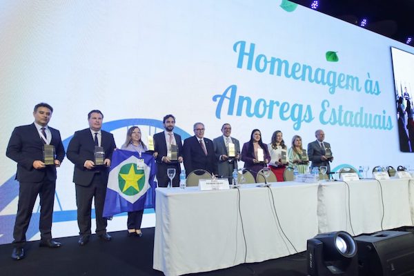 Anoregs estaduais e Corregedorias-gerais de Justiça são homenageadas durante o XXIII Congresso Brasileiro de Direito Notarial e Registral e a VI Concart