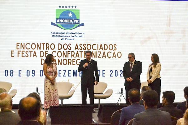 TJ/PR - Corregedor do TJPR é homenageado pela Associação dos Notários e Registradores do Brasil