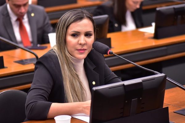 Câmara dos Deputados - Comissão aprova dissolução do casamento se for declarada a morte presumida de um dos cônjuges