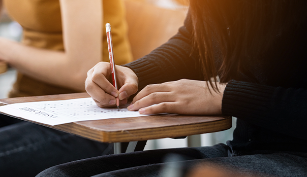 Concursos: projeto prevê que dupla graduação tenha peso em prova de títulos